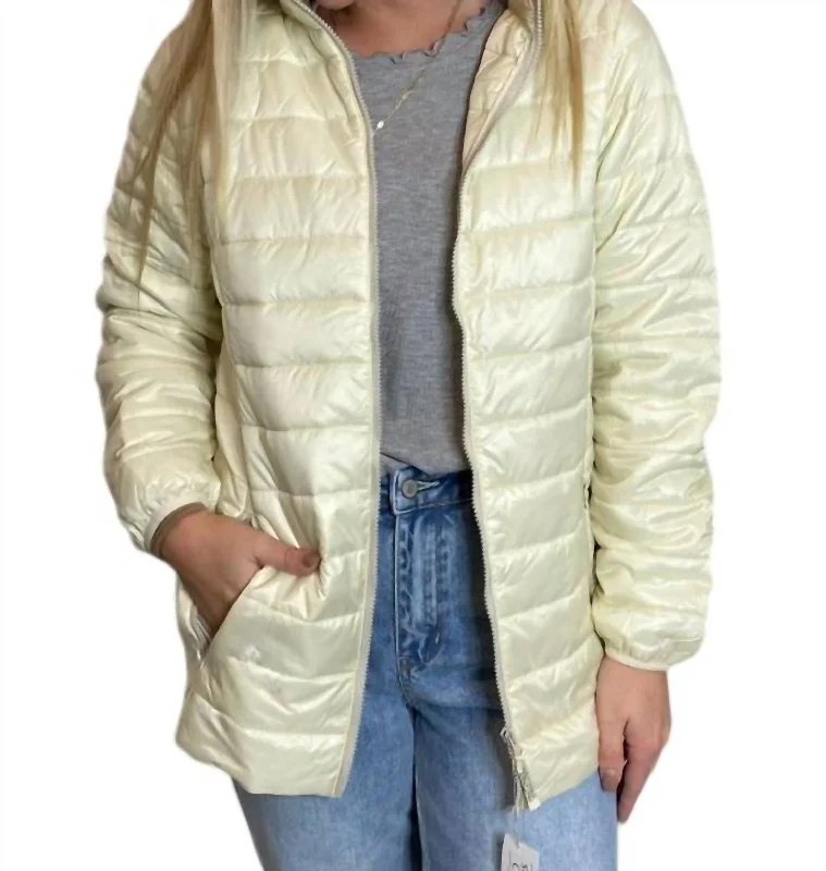 Women's Activewear Garments Packable Lightweight Puffer Jacket In Ivory